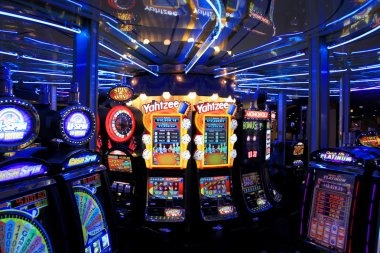 Infinite Blackjack live dealer studio with multiple camera angles on indo 777 mobile app